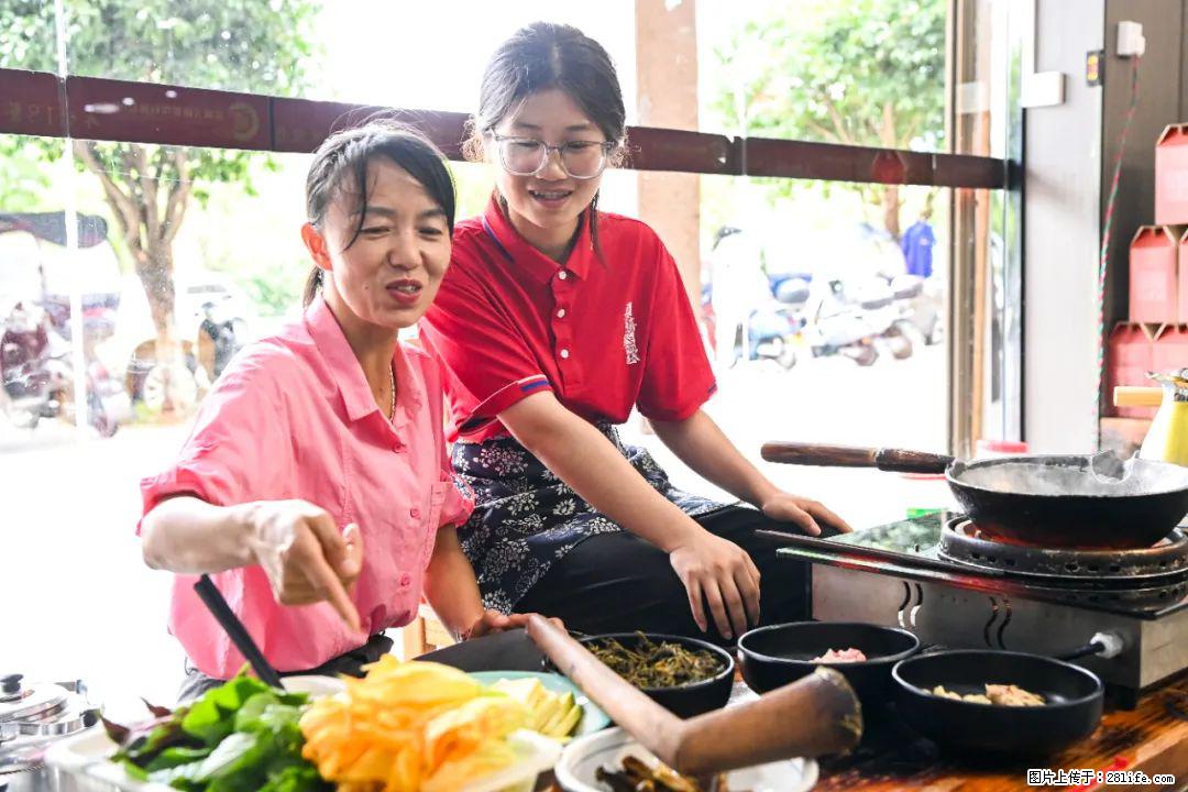 全网追的“扁担女孩”,找了一份暑假工,时薪12元 - 惠州生活资讯 - 惠州28生活网 huizhou.28life.com